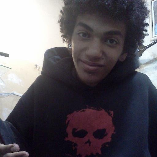 Sou skatista,sou bondade,eu sou guerreiro ,eu sou irmao,o dom que Deus me deu eu dedico a voce...