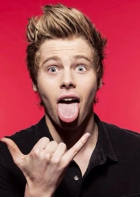 Dont harm your beautiful skin!! Your fav. will follow you someday!! i lub you all!! Don't do drugs, Do Luke Hemmings