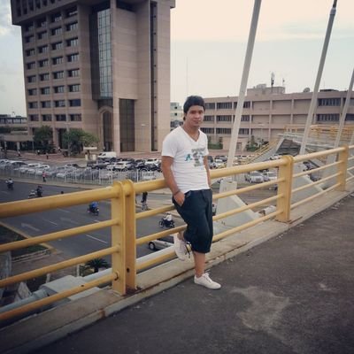 A veces me gustaría enamorar a alguien, recuerdo que nadie me toma en serio & se me pasa.  #360˚