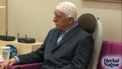 Allah birdir. Başka şeylere müracaat edip yorulma!