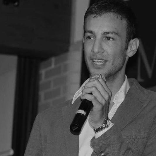 Daniele Di Benedetti è un coach e trainer esperto in benessere psicofisico e cambiamento. Autore del Bestseller La salute è il primo passo verso il successo
