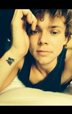 1D & 5SOS ♥ if you love them →follow me :) I'll follow back :) I got VIP-Tickets for the ROWYSO Tour in Berlin *_* Ahhh!!!!
