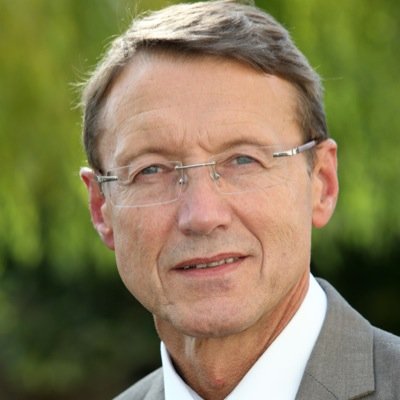 Maire de Migennes,#Migennes, Vice Président du Département,#Yonne,Président de la communaute de communes de l'agglomeration Migennoise. Commerçant chausseur.