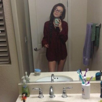 hi i am princess acacia if you wanna dm me anytime i dont care