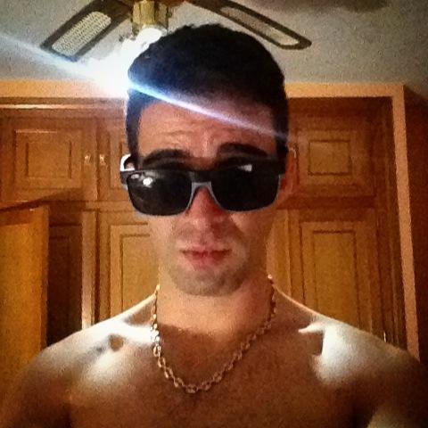 Mi vida es mia y de nadie mas y kien kiera saberla k se acerke y pregunte en persona k yo ya vere si la cuento o no ;p
