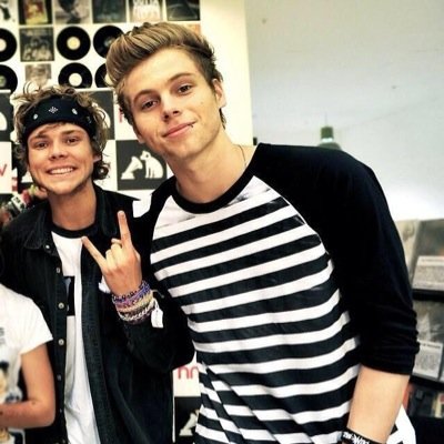 vxtingaccxunt's profile picture. Please follow @KissMeHemmx bc i love you so much