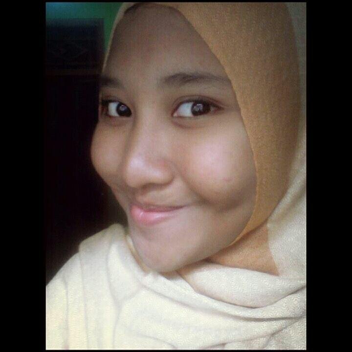 Seliaayu_'s profile picture. On the way to be great Muslimah and great Author | Enjoy with @MuhamadHendriP ♥ | Bismillah |