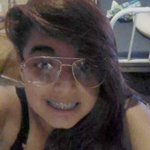 A vida é muito curta pra viver sò de lágrimas,então sorria :/