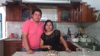 Aaam  Liic. en mercadotecnia y publicidad aam naci en el 91 soy geminis aam amo el futbol y obvii a mi hermosa guerita esposa =D