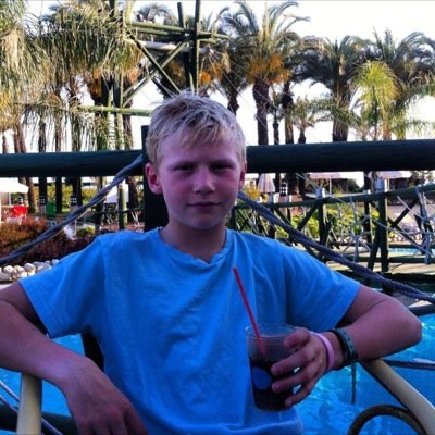 Hei jeg heter fredrik er 13 år og går på blomdalenungdomskole i mandal