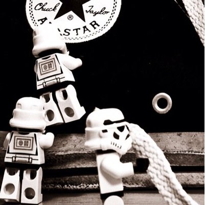 Hello!!! I love western music and sweets! Sometimes I play the guiar! Nice to meet you!!!