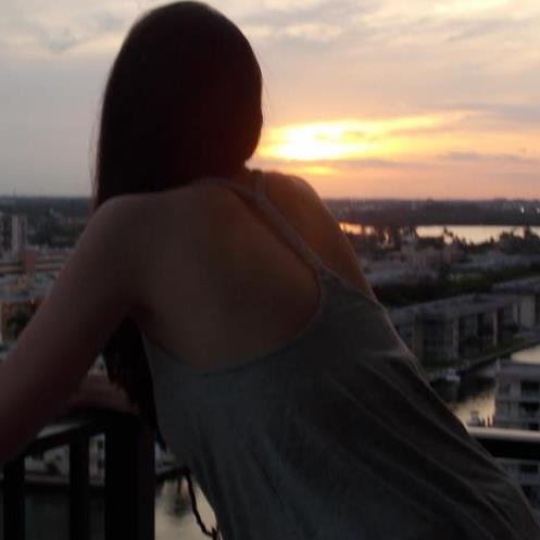 Cam_Sua's profile picture. Politóloga, analista de realidades e inconformista de la comodidad.