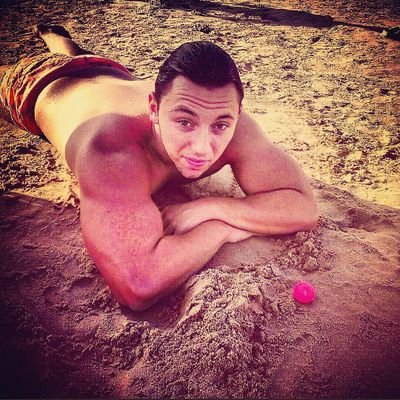 Intenta ser entrenador de fútbol, El secreto del éxito es la confianza en uno mismo .Dando guerra desde 1993. Locamente enamorado de @noe_lya5