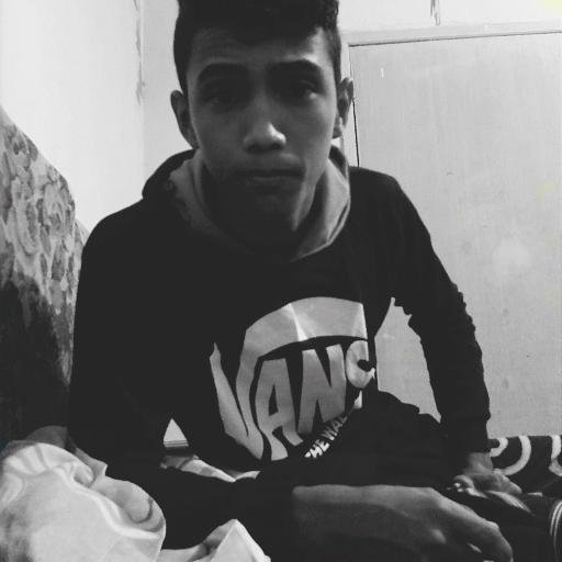Amo la musica me gusta el futbol estem.. tengo un unicornio de mascota=3 y bueno me la paso vacilando la vida para que ella no me vacile amixD. Promo IX ♥
