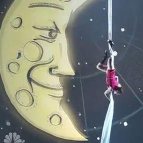 Abigail Baird’s Aerial Animation combines thrilling acrobatics with the modern canvas of projection to take you on a magical journey.