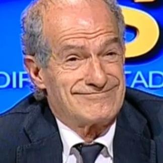 Interologo ed interista da me.Giornalista,scrittore,opinionista. Il calcio é una materia difficile per me,figuriamoci per voi.[Parodia] #FreeSarugia