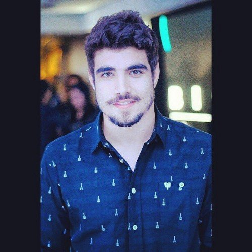 C3Machado's profile picture. A alegria de saber que você está feliz ,supera a tristeza de que ainda não posso abraçar você. @CaioCastanheira