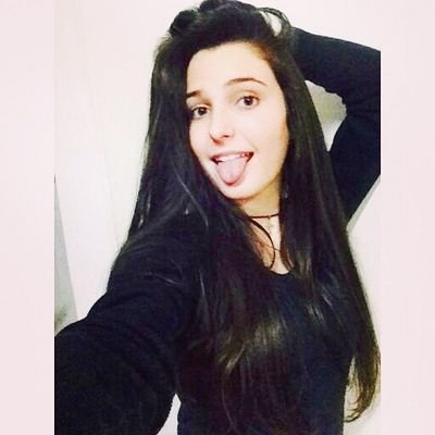 Gaúcha, 15 anos, Gremista.
A procura de Paz e Amor