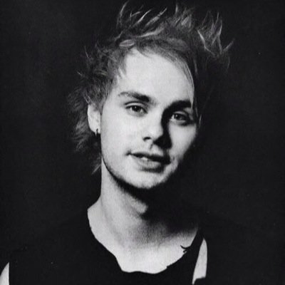 hi :) free follow from @laurenoeppen so follow her and ask for fb!!!!