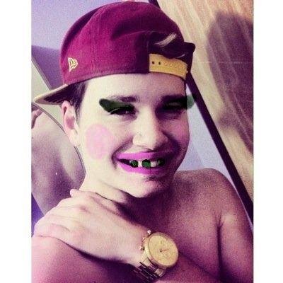 Apenas uma garoto carente que gosta de transar. ...só que ninguém me dá moral. :/