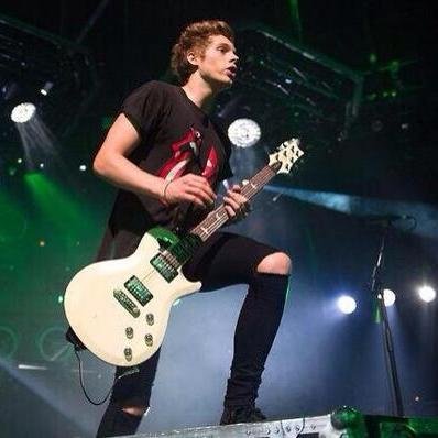 FREE FOLLOW she loves you bby and never give up hope on sunshine/4 @BanginMuke and @BabeMagnetMuke