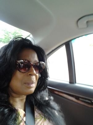 elaineaoliver's profile picture. 