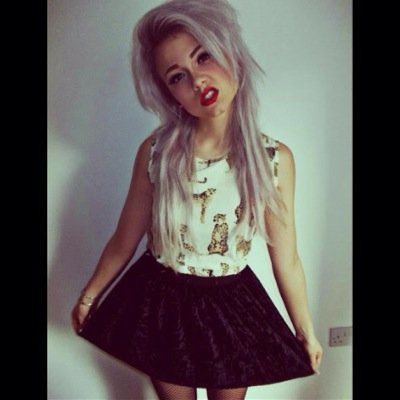 Well hey... Im Ellie.. and you're reading my super boring bio!