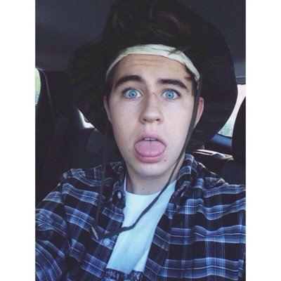 FOLLOW @nashfrap FOR AUTO DMS TO CELEBS. JUST ASK FOR A FOLLOW BACK THERE!