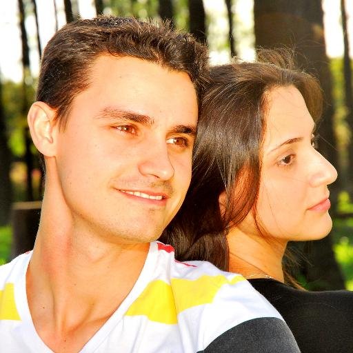 cristão.
Farmaceutico, filho de Deus.
Curto esportes, musicas, cantar...