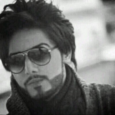لست أدري ، أيُ جُنونٍ هذا الذي يَدفعني نَحو أشياء .. أعرفُ مُسبقاً أنها لن تَزيد قَلبي إلا وجَعاً. .