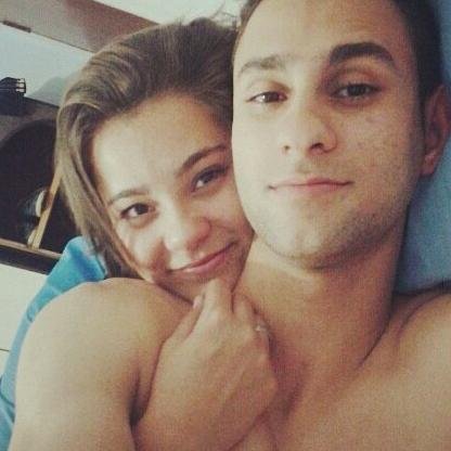 Faço da dificuldade 
A minha motivação, 
A volta por cima 
Vem na continuação,
O que se leva nessa vida,
É o que se vive
É o que se faz ...