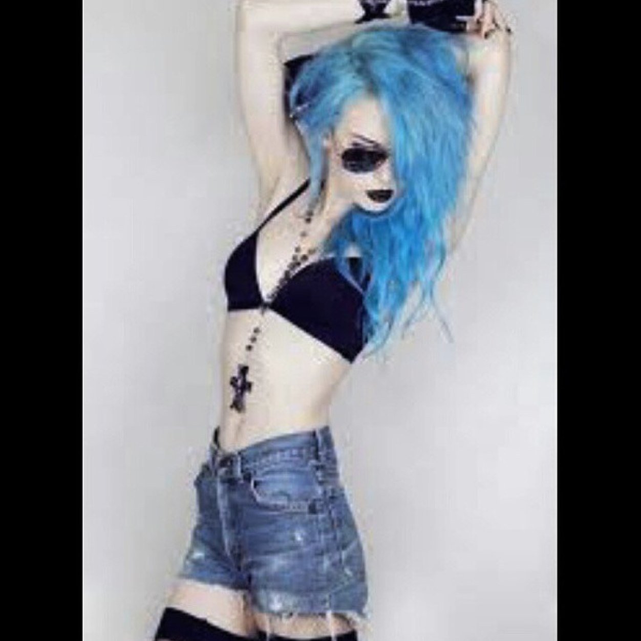 Secret account ~ may be triggering (not sure) ~ band obbessed ~ social anxiety and other shit ~ I will follow back