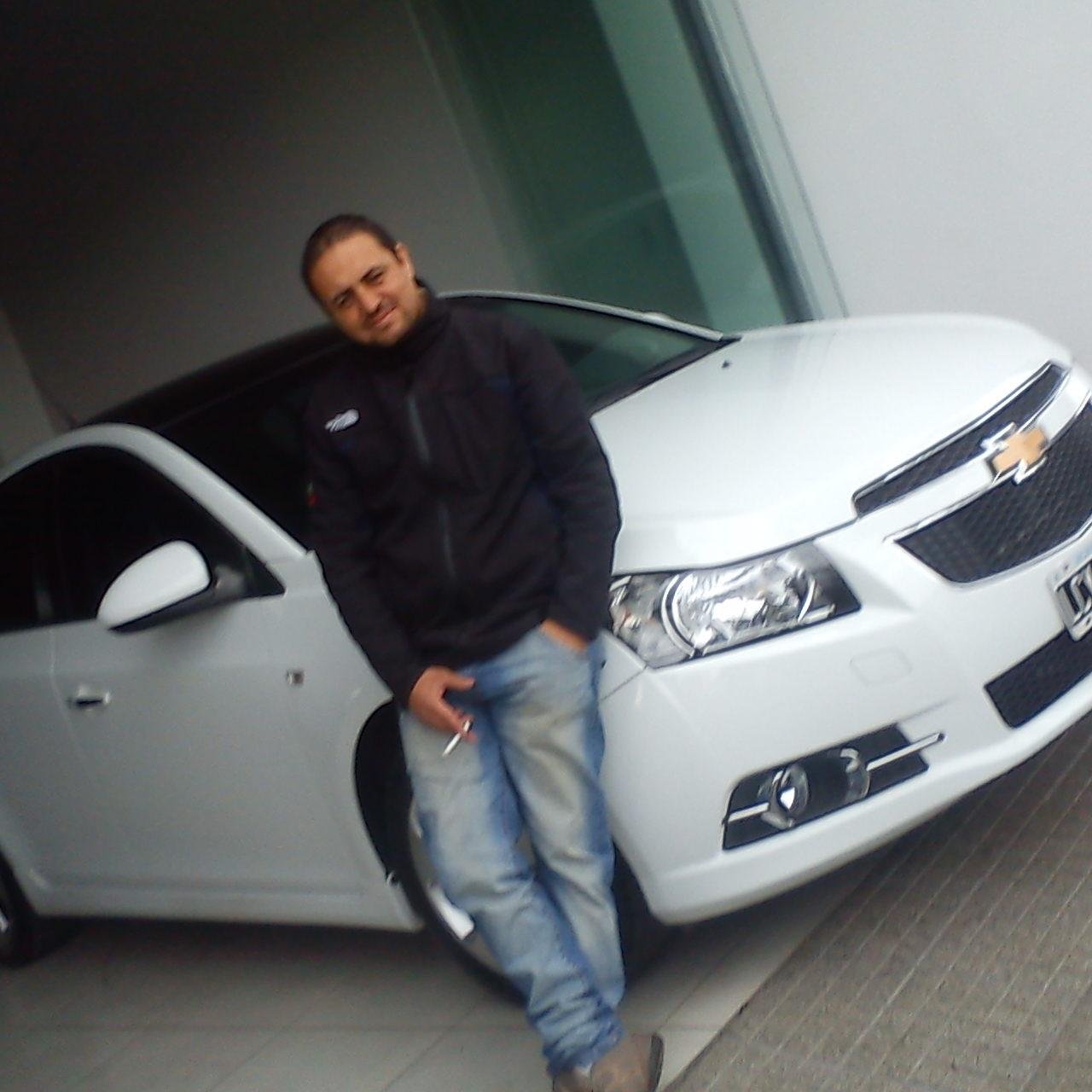 vendo autos,muy buena persona,sano,trabajador y muy responsable con su familia!!