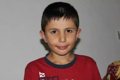 Instagram:kraliniz1 Saklambaç oynar gibi, saklandığı yerden çıkmayan hayallerim var benim. ....