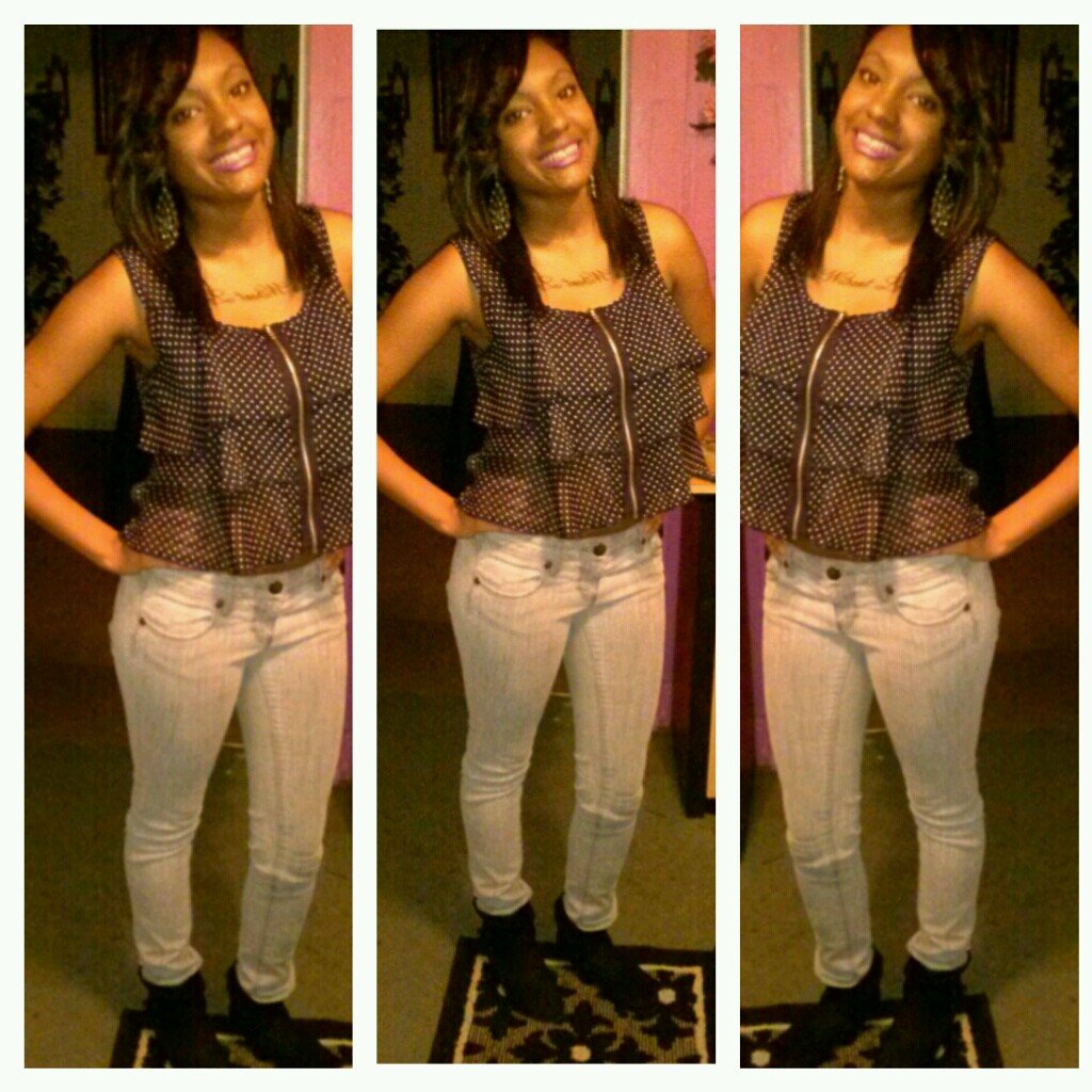 #R.I.P (H.L.S) GRANNY. &&  R.I.P (B.K.N) MOMMY. ,,,,,,,,,,,,lives in Nashville #loves doin hair #smart #pretty #fun 2b around #follow me on ig.  @_reddzebra.