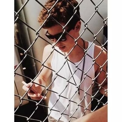 Hi. My name is Shawn.
I like to sing.
Single/Roleplay