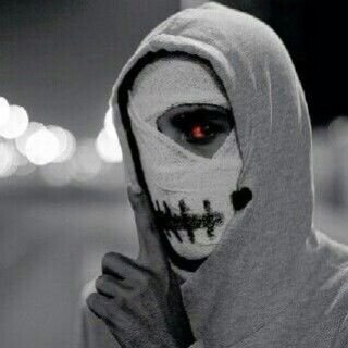 ‏‏مازِلتُ أبحث عن كلماتٍ لم تُخلق مازِلتُ أبحث عن حروفٌ تُشاهِدكِ وتشهَق حُروفٌ تُقدِسُ إسمُكِ تقترِبُ من مسامِعُكِ و تهمِسُ أحِبُكِ كثيراً.♬