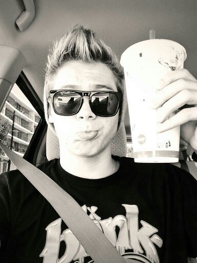 5SOS·1D·Magcon· 0/4  0/5  0/12  Cierra my main. go follow @perfectirwxn cuz she da bæ