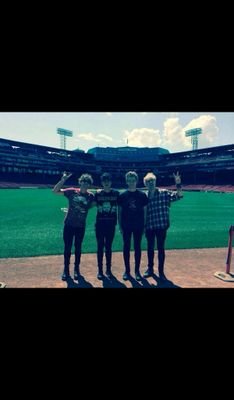 5sos is my life & mean the world to me. If you follow me ill follow back:) 0/4 0/2