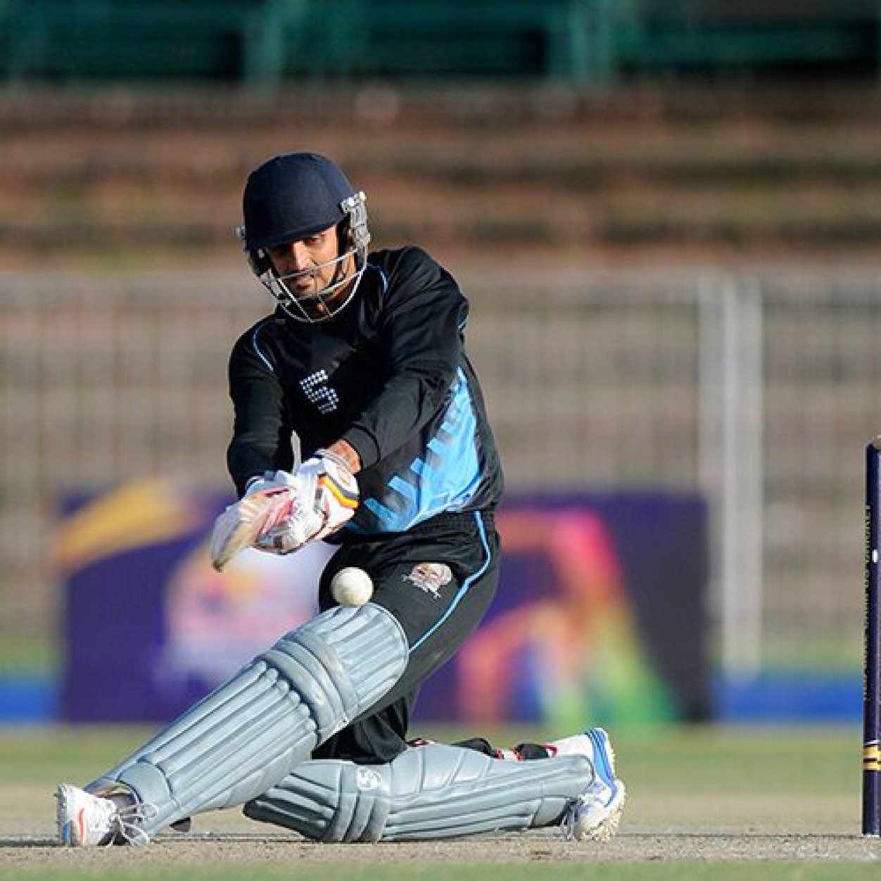 Cricketer .. Lives in bangalore !! Mysore warriors ..