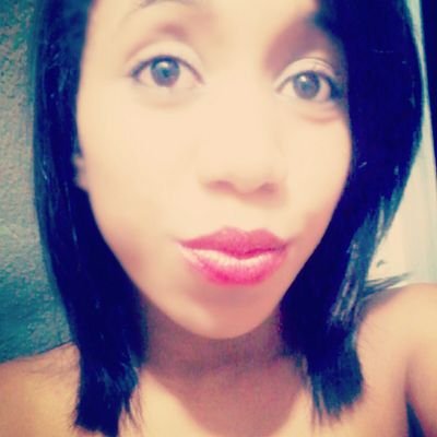 aquela morena de saia pequena com seus olhos grandes parece voar (8* ~ Manevaa ♡