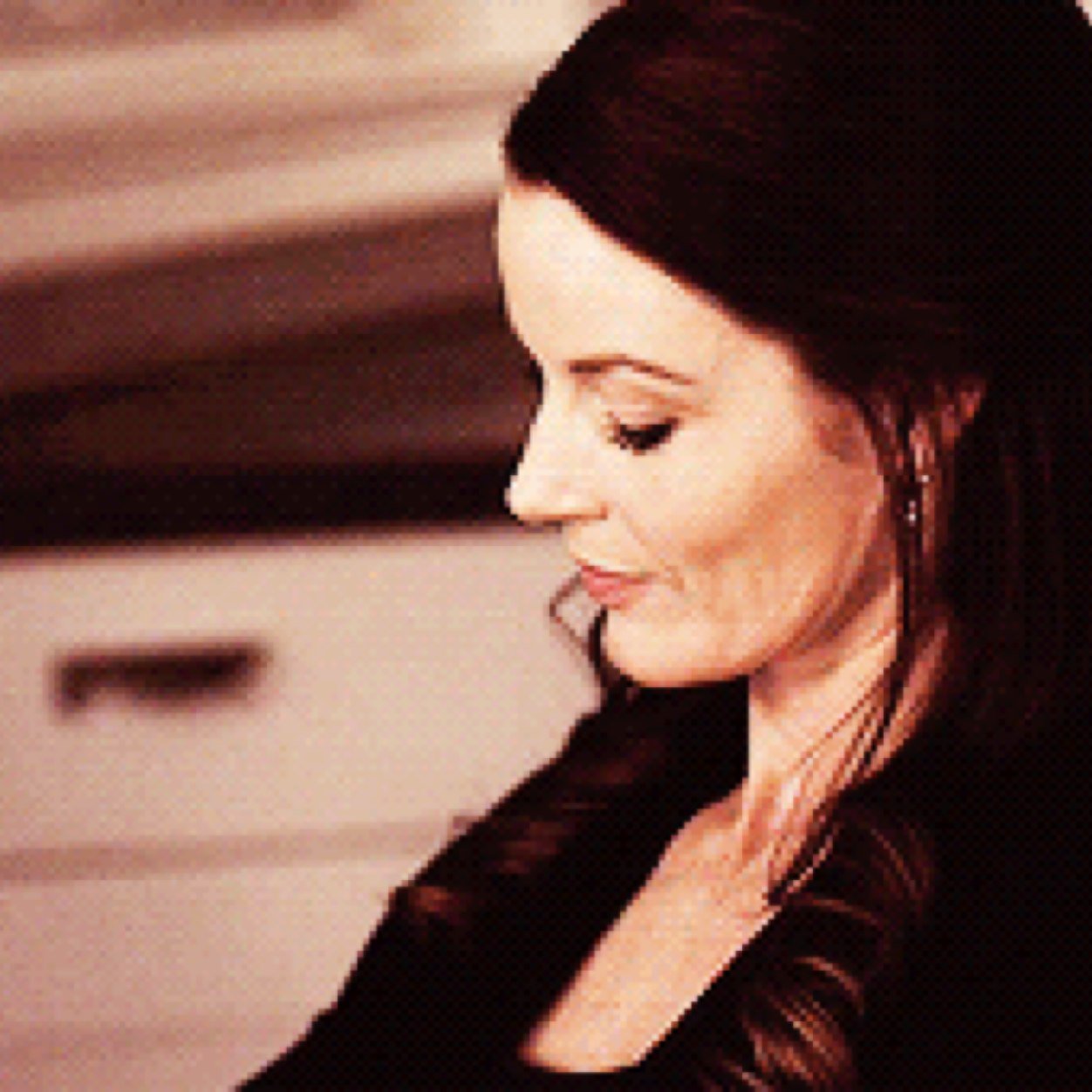 i will crush anyone who tries to hurt my daughter. @FullOfLiesHanna. #Engaged to @proudDad_Tom [#ThePLLRP]