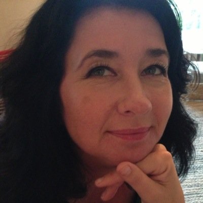 Rektor på Bratsbergkleiva skole i Skien, engasjert arbeiderpartipolitiker. Mor til tre flotte barn.