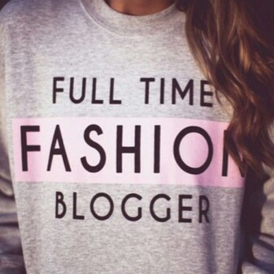 Comentadora de estilos apasionada de la moda NO HAY PALABRAS PARA EXPRESAR LO QUE ME GUSTA LA MODA.VIVE TU VIDA Y DEJAME VIVIR LA MIA