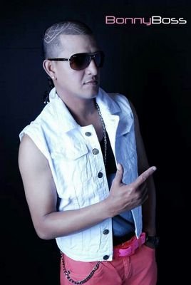 artista del genero urbana que quiere conquistar todo los carazones de todo el mundo a travez de mi musica( chow ) 3015965885 3123575595