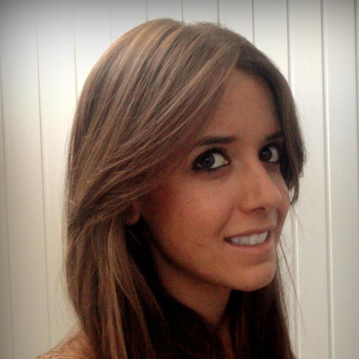 Periodista-DirCom-Social Media rodeada de retos y experta en reflexionar cosas que carecen de sentido para muchos,pero para mí son más interesantes que el resto