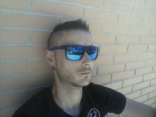 jonathanparty's profile picture. Nací siendo nádie y ahora nádie es como Yò!!! Alegre,Divertido,Sencillo y Bondadoso --I Love Hardtechno-- Adícto a [F][A][B][R][I][K] y @fatimahajji ;)