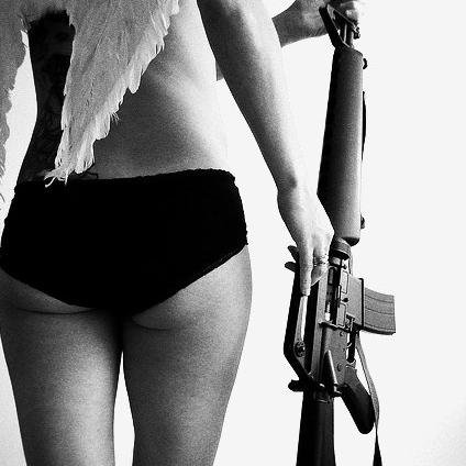 Sexy guns with even sexier girls