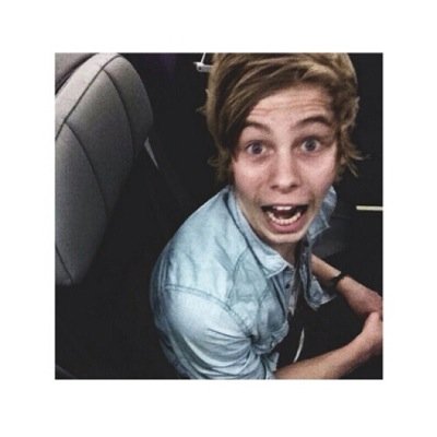free follow from @ethexreal please follow. just ask for a dm to vamps band, applebee's, and pizza hut.