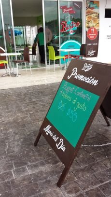 Excelente comida y ambiente a precios accesibles. Ideal para fiestas y eventos. Estamos en Playa del Carmen Centro, contamos con estacionamiento,WIFI y alberca.